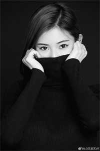 从前不待春风慢主角是