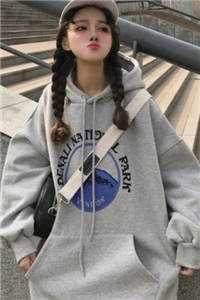 穿成女配后我用钞能力成了爽文女主是什么